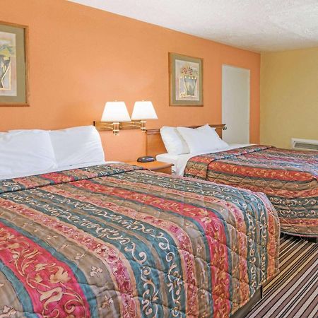 Days Inn by Wyndham Henrietta/Rochester Area Exterior foto